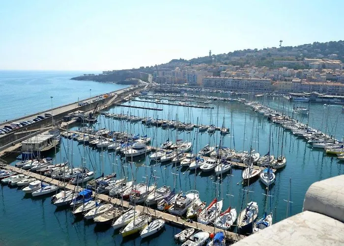 Daire Studio Climatise Avec Terrasse, Vue Mer Et Parking Prive - Fr-1-472A-140 *